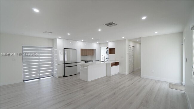 Building Photo - 255 Grant Dr