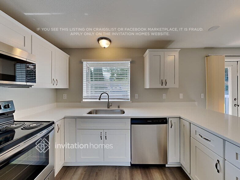 Building Photo - 3227 31st St Pl SE