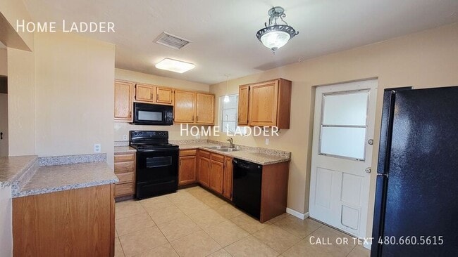 Building Photo - 2226 E Mitchell Dr