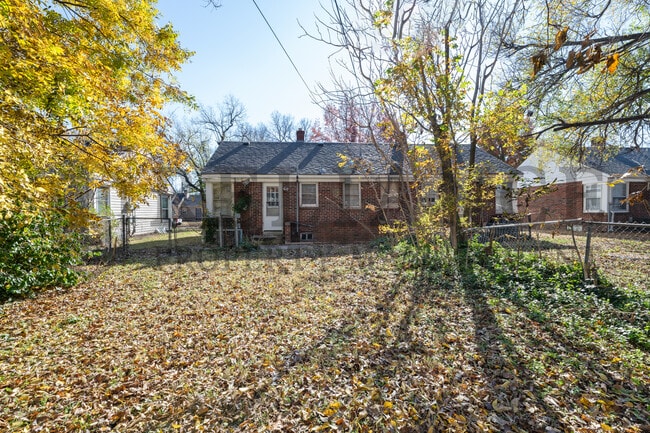 Building Photo - 2640 E Grail St