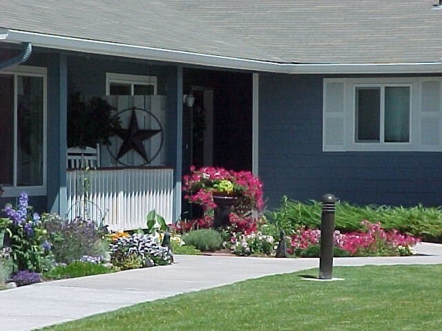 Building Photo - 310 Klickitat St