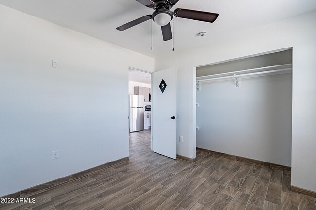 Building Photo - 37 E El Parque Dr