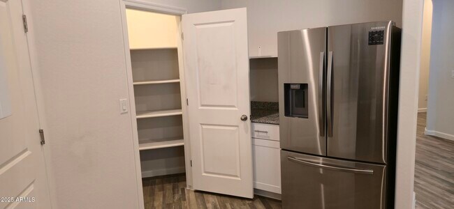 Building Photo - 701 Dylan Ct