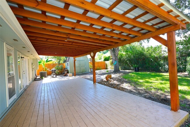 Building Photo - 7126 Buchanan Dr