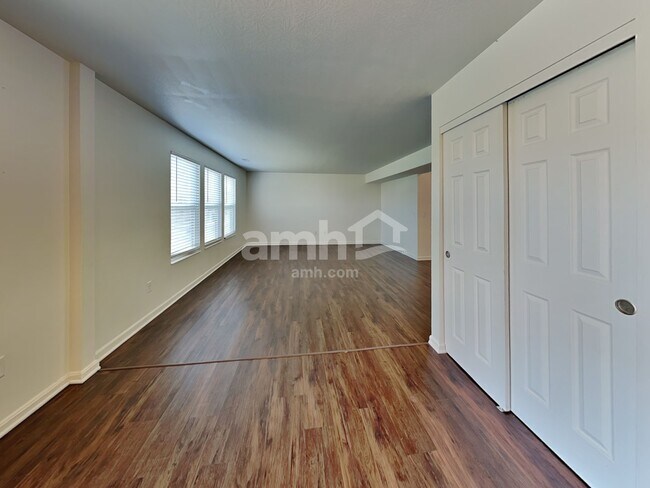 Building Photo - 6718 Waverly Park