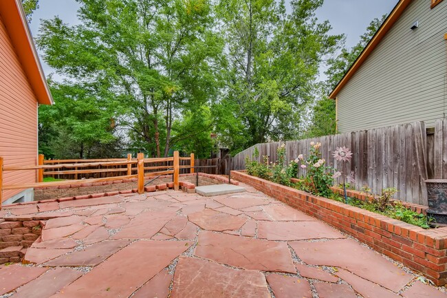 Private Flagstone Patio - 415 Lilac Ct