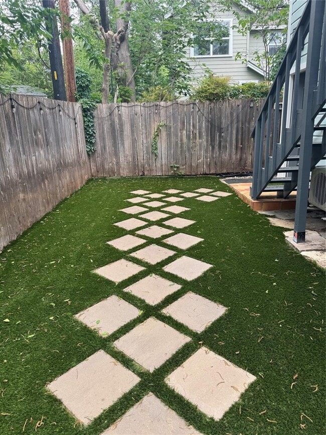 Building Photo - 1604 W 40th St