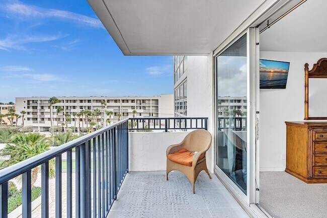 Building Photo - 525 N Ocean Blvd