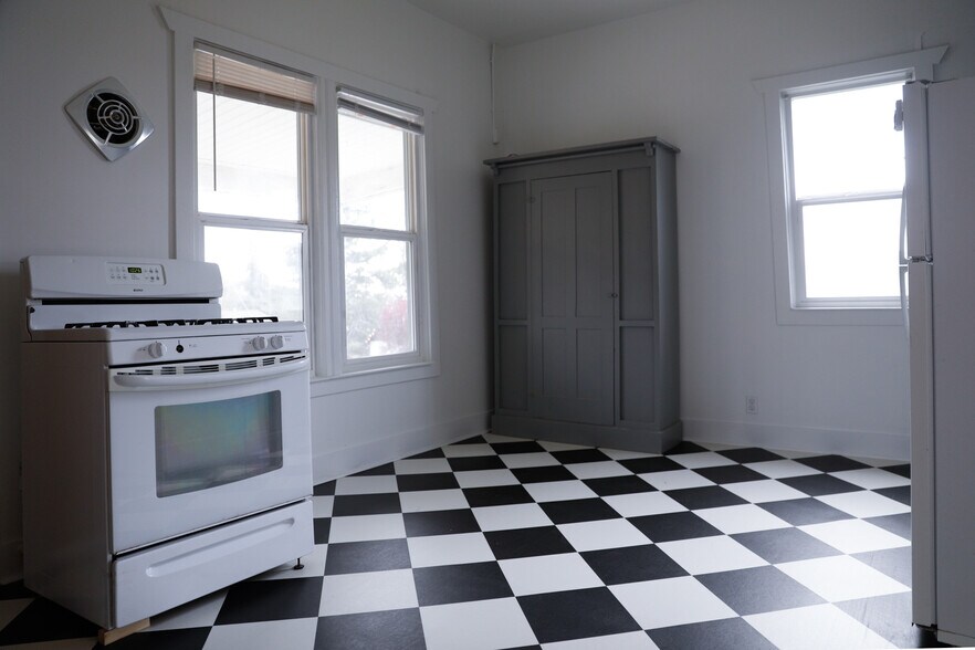 Building Photo - 2624 McCarver St