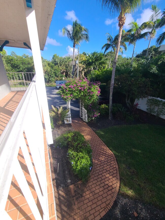 Building Photo - 1202 Palm Trl