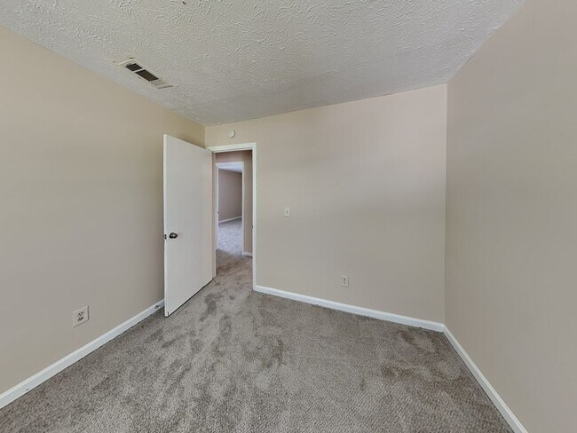 Building Photo - Lovely 3 Bed located in Stone Mountain.