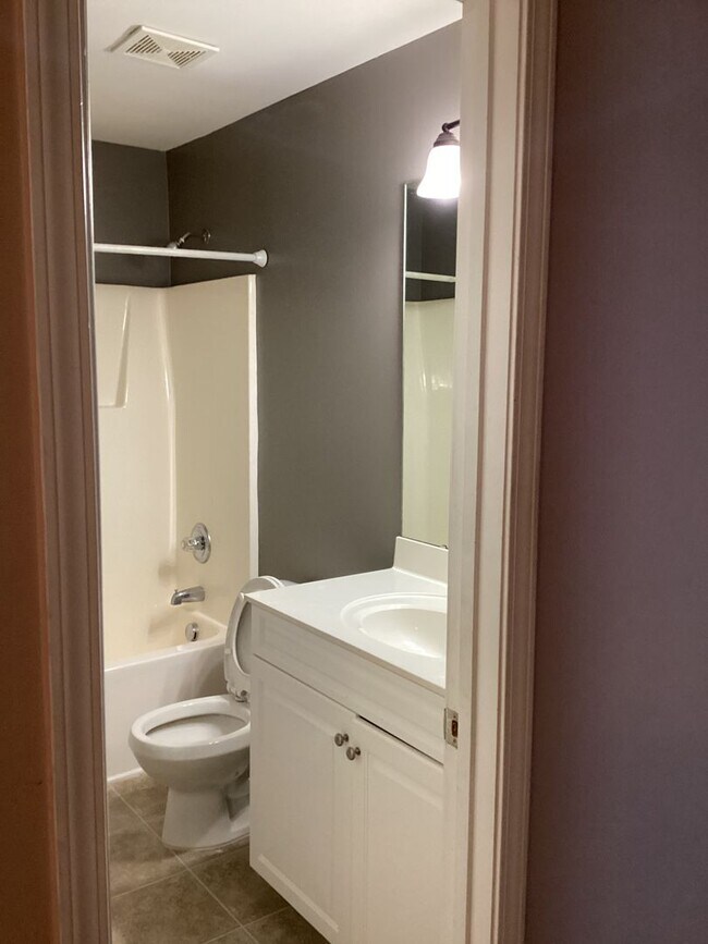 Building Photo - Outstanding Four Bedroom Home Approximately Ten Minutes Away from Ft. Jackson!