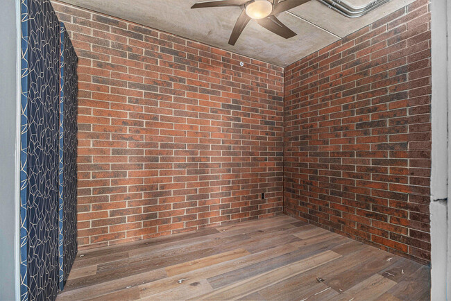Building Photo - 300 Hamilton St