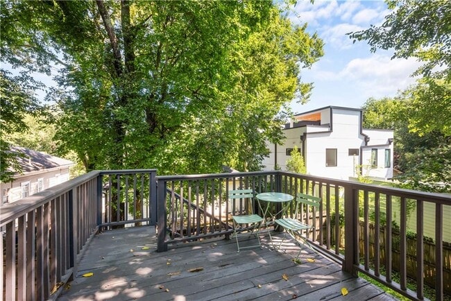 Building Photo - 538 Winton Terrace NE