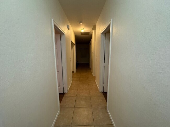 Building Photo - 2834