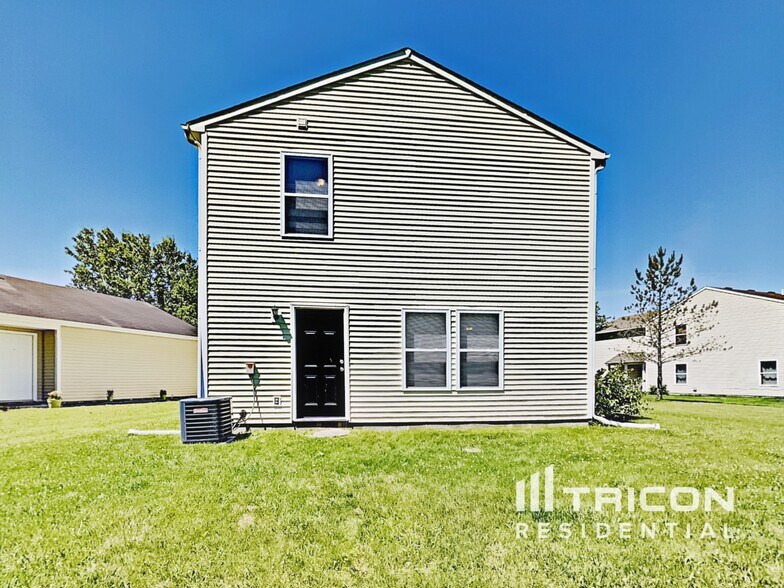 Building Photo - 779 Fern St
