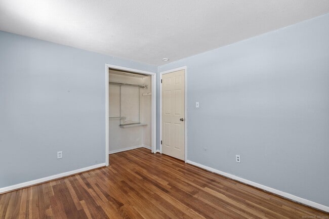 Building Photo - 8 Kings Rd