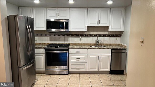 Building Photo - 100 West Ave