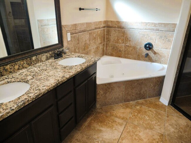 Building Photo - Immaculate Single Level Eastside Home With Refrigerated Air Located In Quiet Neighborhood