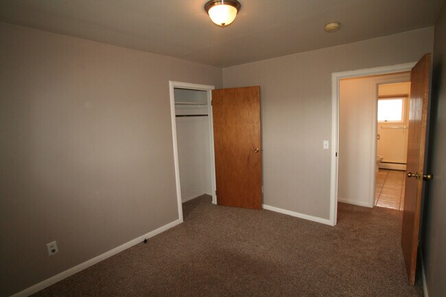 Building Photo - Single Family Home off Frontage Rd!