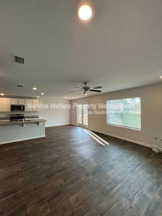Building Photo - 7571 Oak Lake Blvd