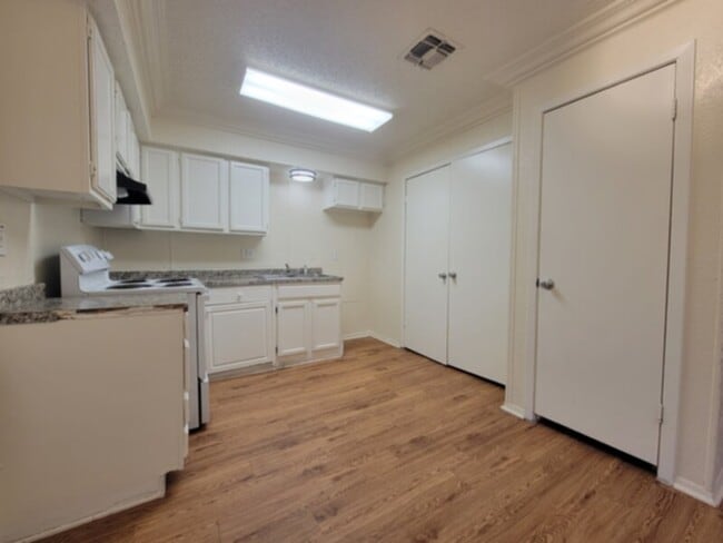 Building Photo - 3-Bedroom Duplex in Mesquite, TX