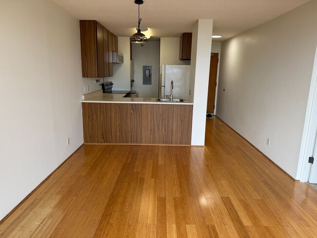 Building Photo - 2040 Nuuanu Ave