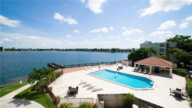 Building Photo - 118 Lake Emerald Dr