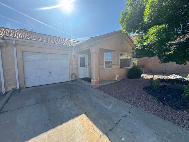 Building Photo - Fully Furnished Desert Dream Townhome!