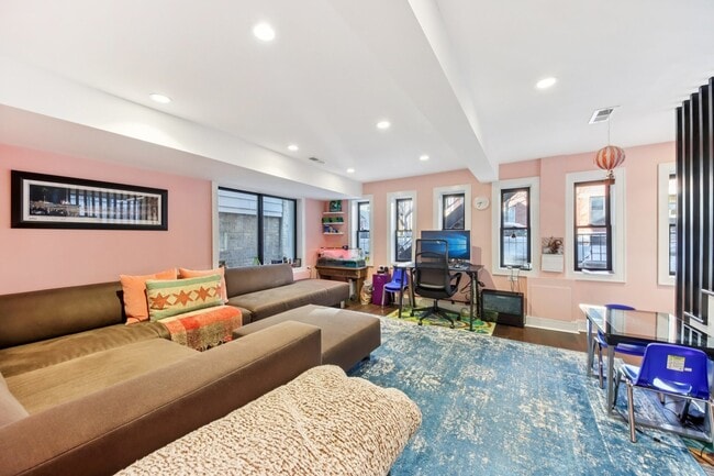 Building Photo - 1717 N Hudson Ave