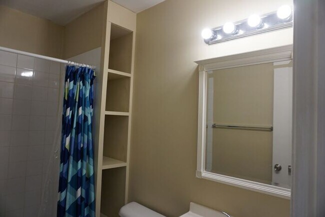 Building Photo - 2 Bedroom 2 Bath Townhouse Near NAS Jax