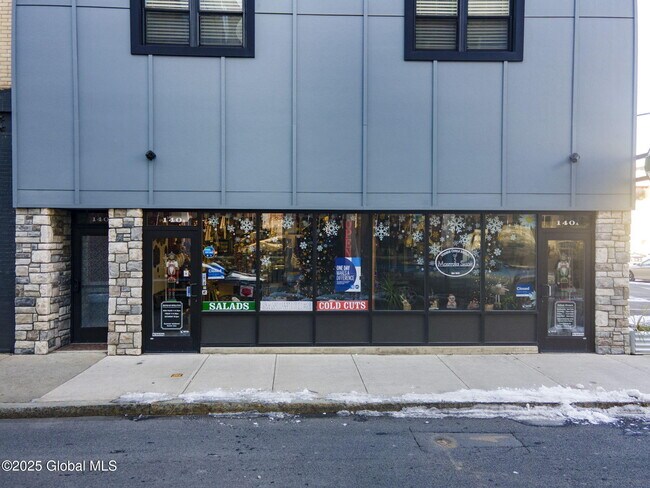 Building Photo - 140 Clinton St