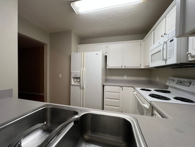 Building Photo - 3 bedroom 2 bath townhome in Towne Park