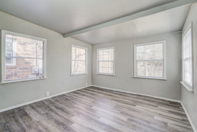 Building Photo - Move-In Ready! Beautifully Updated Home with Easy I-40 Access!