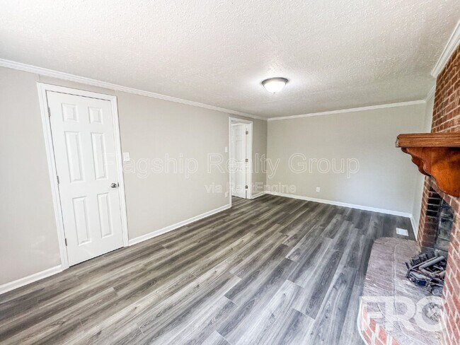 Building Photo - 610 3rd St