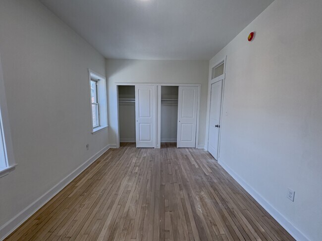 Building Photo - 1936 Green St