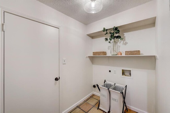 Building Photo - 13006 Moorcroft Ln