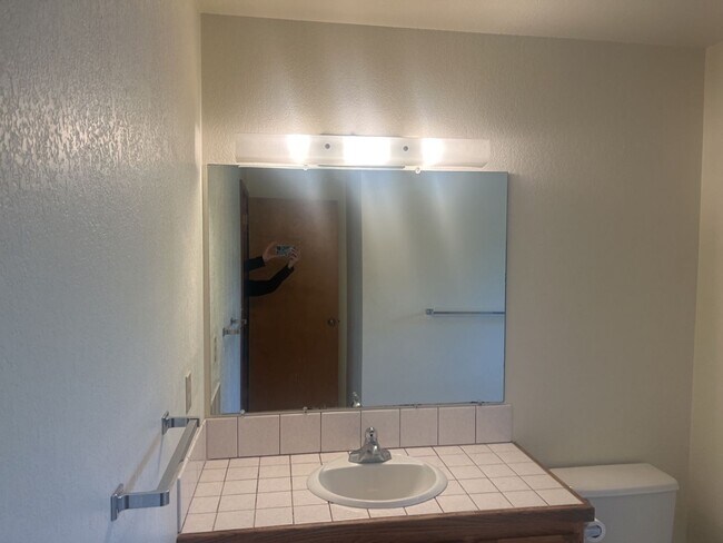 Building Photo - 2149 Woodcrest Ct