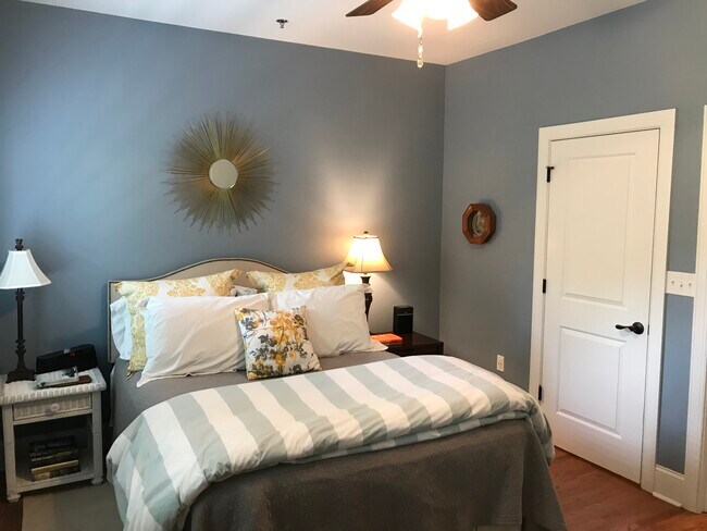 Building Photo - 100 N Laurel Ave