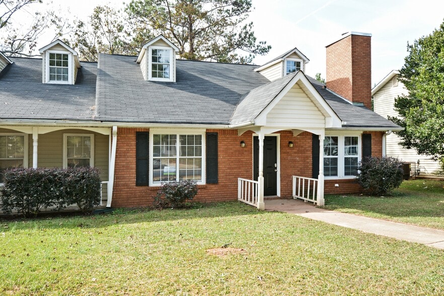 Primary Photo - 2624 Country Trce SE