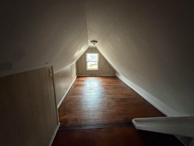 Building Photo - 12 Beard-S