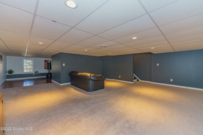 Building Photo - 502 Valley Pointe Dr