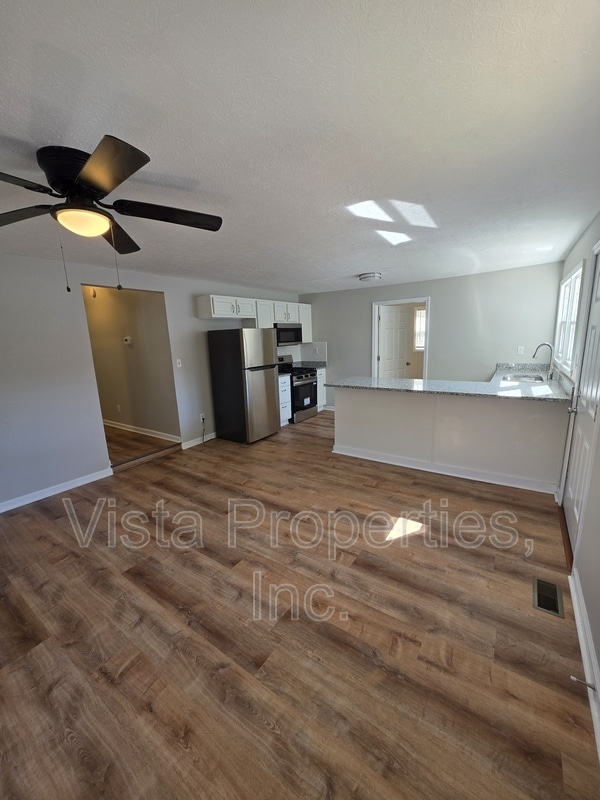 Building Photo - 313 Thomas St