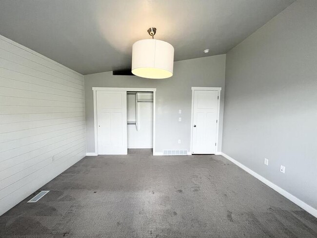 Building Photo - 621 Koins Way