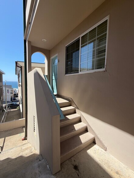 Building Photo - 3111 Bayview Dr