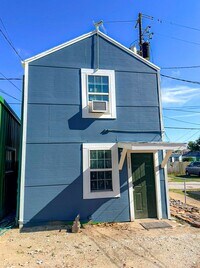 Building Photo - 615 Church St