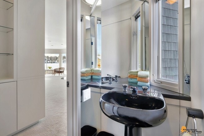 Building Photo - 1835 W 15th Ave