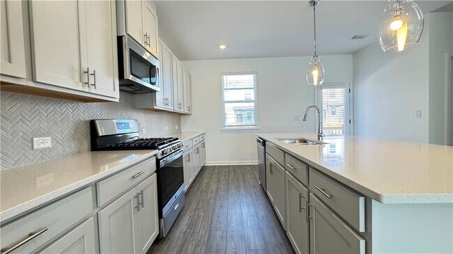 Building Photo - 9 Peeples Dr