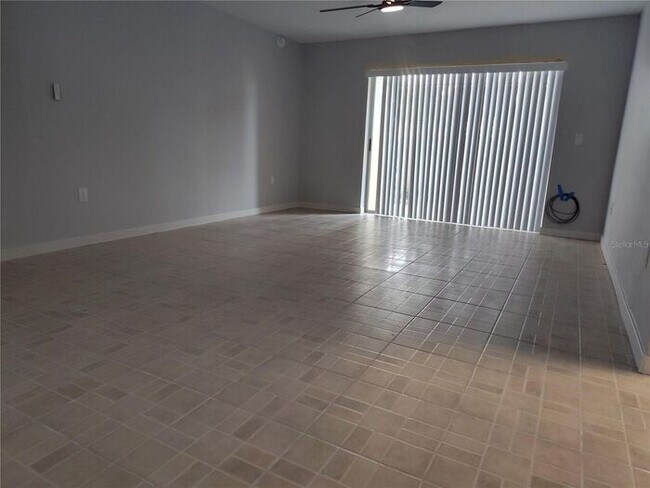 Building Photo - 1 Bedroom 1st Floor Del Rey Condo with new...