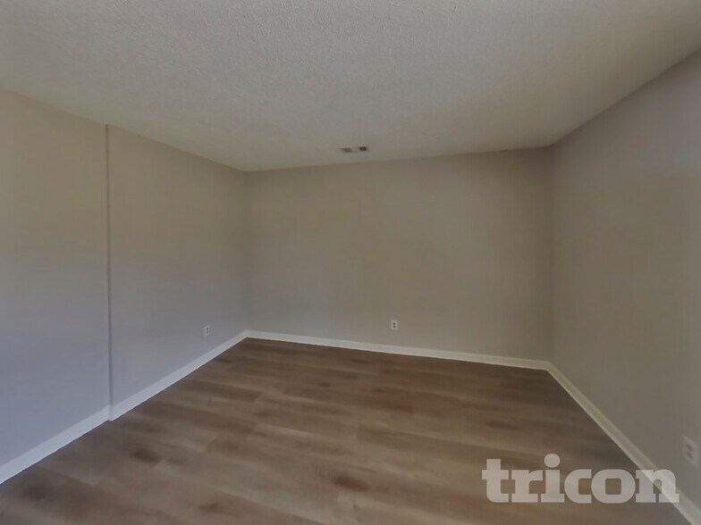 Building Photo - 6262 Varnay Ct